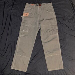Wrangler Men's Cargo Pants in Gray